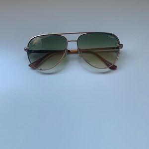 quay x desi (high key mini)